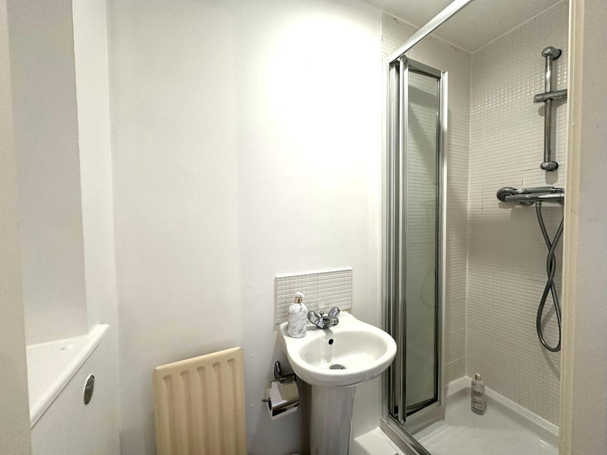 Private Room With En-Suite And Parking In Shared Flat Glasgow Exterior foto